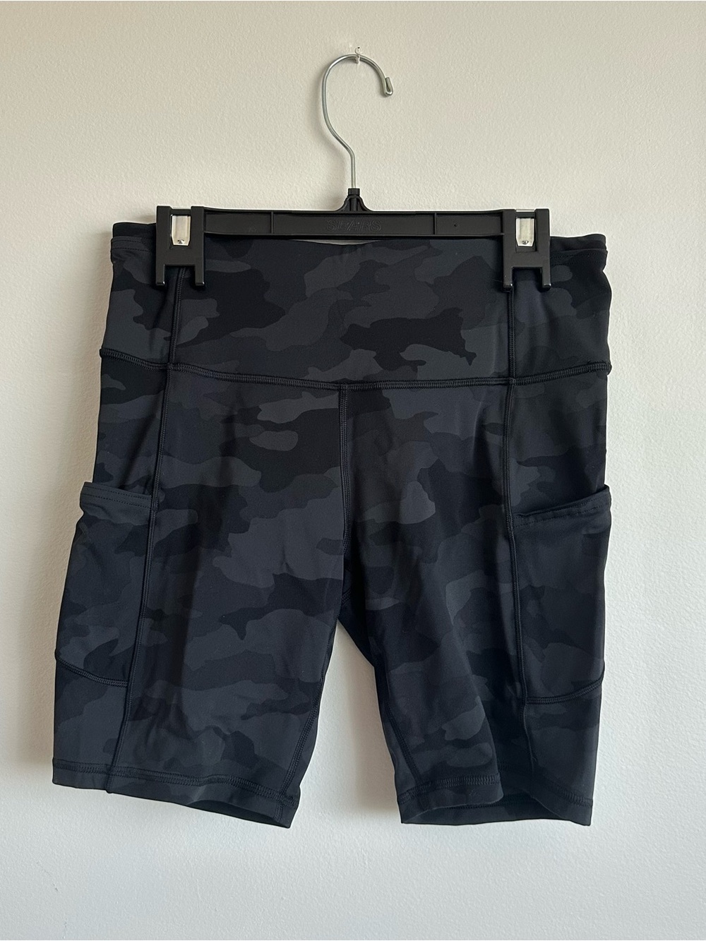 Lululemon Fast and Free Black Camo Stretchy Shorts with pockets 8